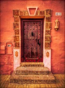 door-2711907_1280